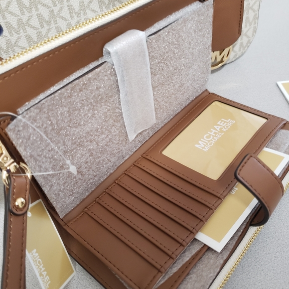 NWT Michael Kors Jet Set Travel Chain Shoulder Tote with wristlet set - Picture 10 of 10